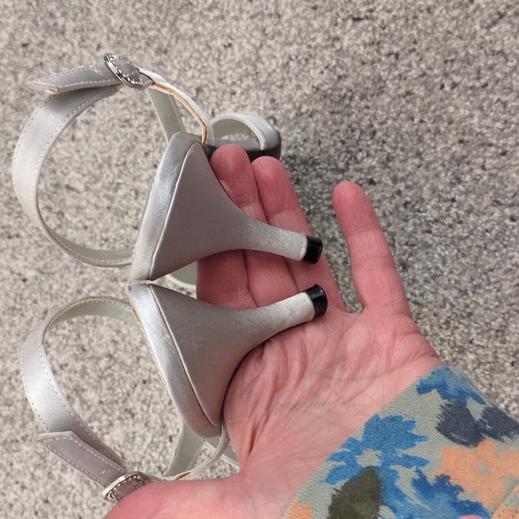 Elegant Silver Women’s Sandals - Picture 4 of 8